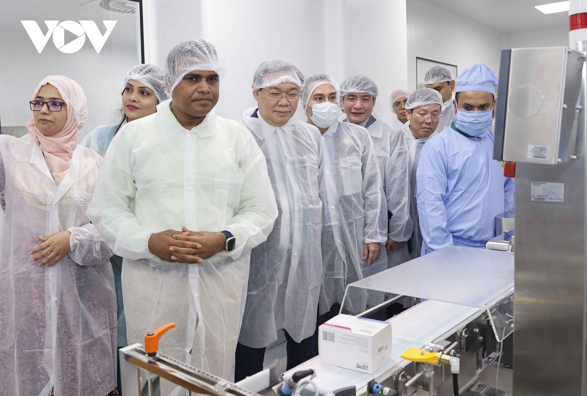 Top Vietnamese legislator calls at Beximco group in Bangladesh